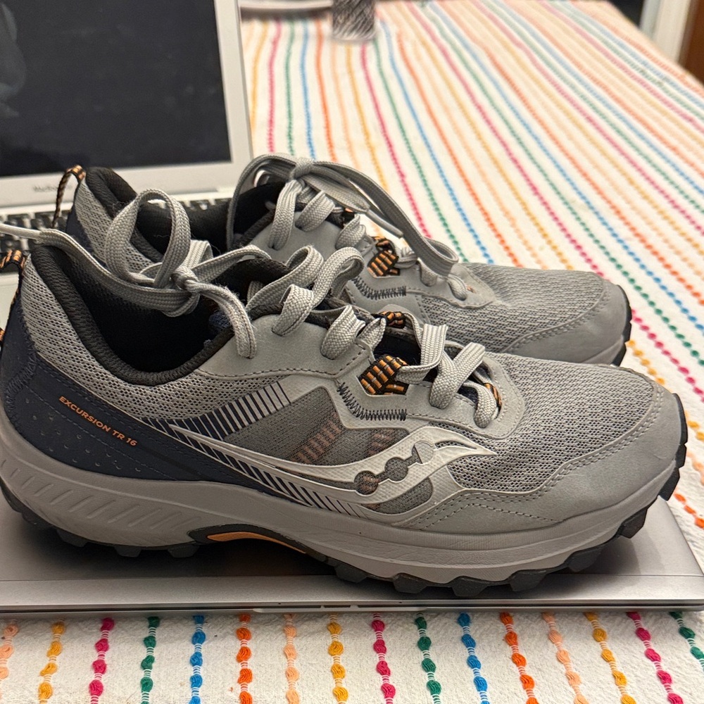Saucony Excursion TR16 Gray and Black Athletic Shoes